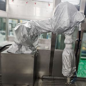 机器人防护服：助力上下料机器人应对恶劣作业环境