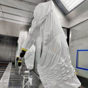 喷涂环境恶劣，防护服如何守护机器人？